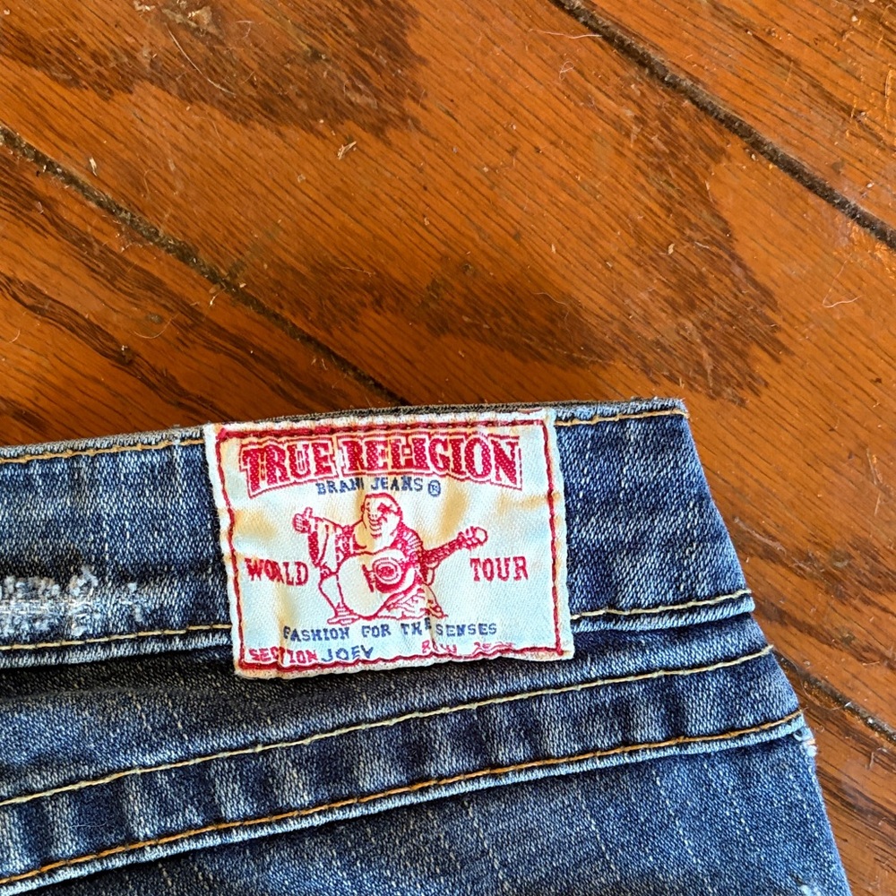 True Religion Blue Flared Women's Jeans with Signature Back Pockets - Picture 2 of 8
